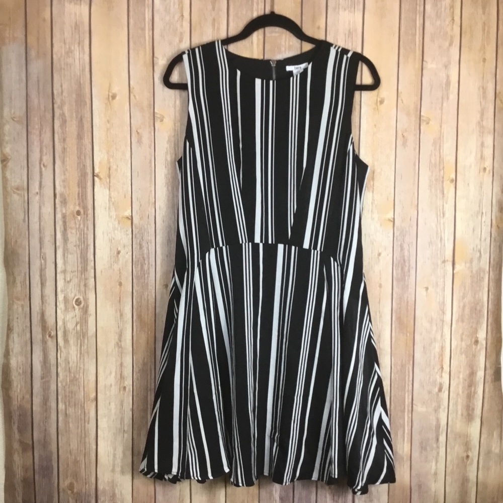 BAR III WOMEN DRESS BLK WHITE SLEEVELESS SIZE L